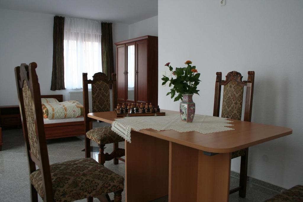 Pensjonacik Graven Apartamento Nidzica Habitación foto